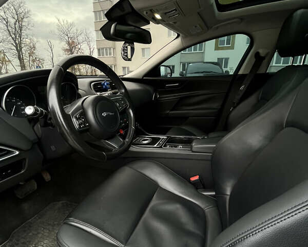 Ягуар XE 2016 у Вінниці на Automoto.ua Червоний Ягуар XE, об'ємом двигуна 2 л та пробігом 164 тис. км за 14000 $, фото 13 на Automoto.ua