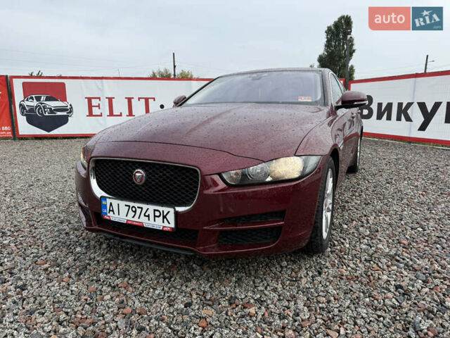 Красный Ягуар XE, объемом двигателя 2 л и пробегом 92 тыс. км за 14500 $, фото 3 на Automoto.ua