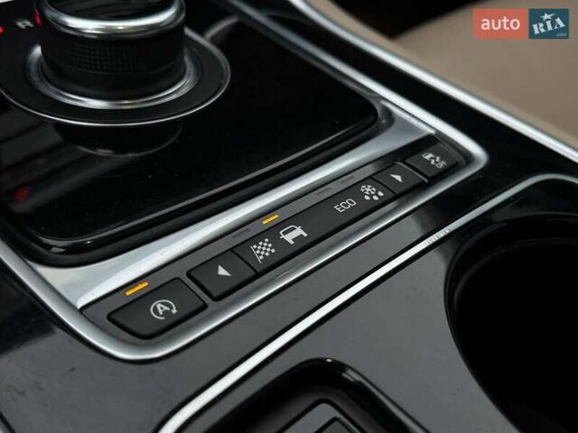 Красный Ягуар XE, объемом двигателя 2 л и пробегом 94 тыс. км за 14900 $, фото 77 на Automoto.ua