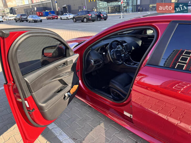Красный Ягуар XE, объемом двигателя 2 л и пробегом 142 тыс. км за 18500 $, фото 33 на Automoto.ua