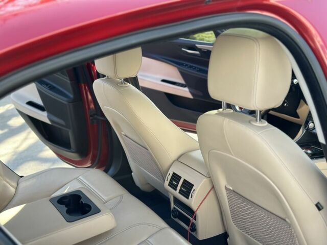 Красный Ягуар XE, объемом двигателя 3 л и пробегом 114 тыс. км за 16500 $, фото 15 на Automoto.ua