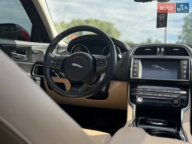 Червоний Ягуар XE, об'ємом двигуна 2 л та пробігом 90 тис. км за 14500 $, фото 36 на Automoto.ua