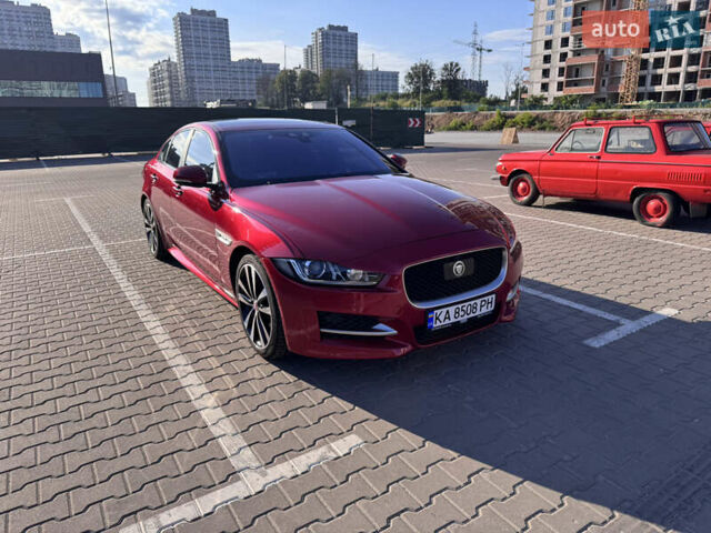 Красный Ягуар XE, объемом двигателя 2 л и пробегом 142 тыс. км за 18500 $, фото 2 на Automoto.ua