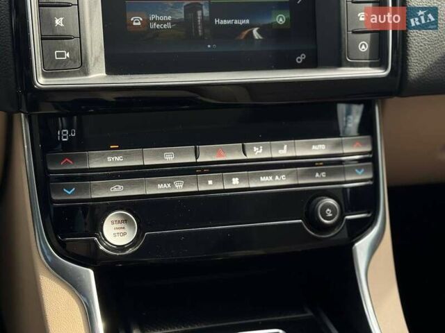 Червоний Ягуар XE, об'ємом двигуна 2 л та пробігом 90 тис. км за 14500 $, фото 51 на Automoto.ua