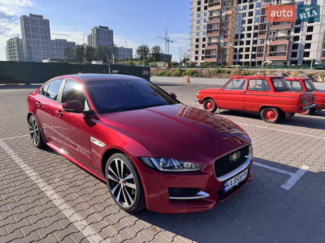 Красный Ягуар XE, объемом двигателя 2 л и пробегом 142 тыс. км за 18500 $, фото 3 на Automoto.ua