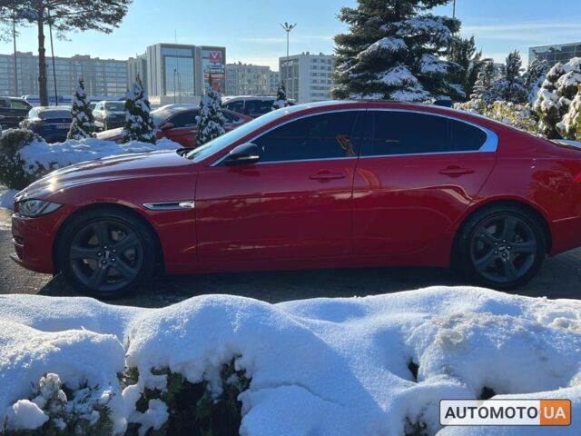 Красный Ягуар XE, объемом двигателя 2 л и пробегом 59 тыс. км за 17999 $, фото 3 на Automoto.ua