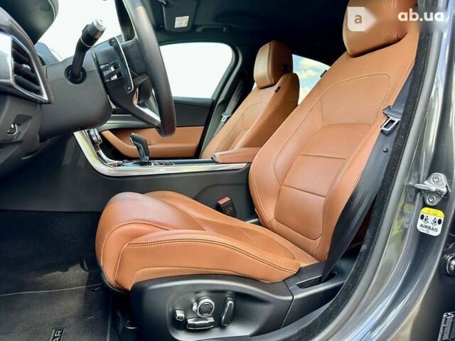 Ягуар XE, объемом двигателя 2 л и пробегом 23 тыс. км за 41890 $, фото 24 на Automoto.ua