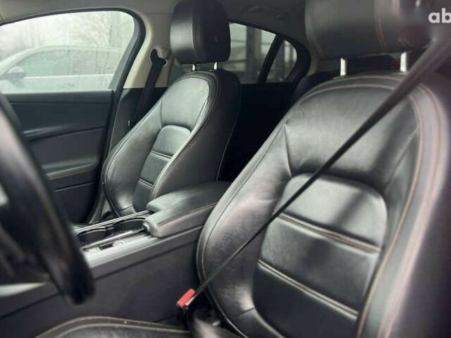 Ягуар XE, объемом двигателя 2 л и пробегом 188 тыс. км за 15300 $, фото 9 на Automoto.ua