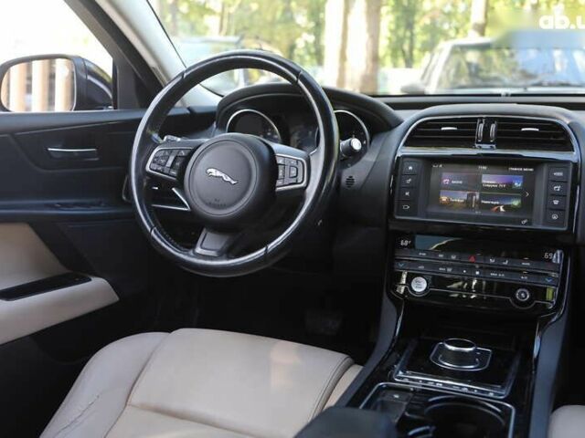 Ягуар XE, об'ємом двигуна 2 л та пробігом 128 тис. км за 16500 $, фото 10 на Automoto.ua
