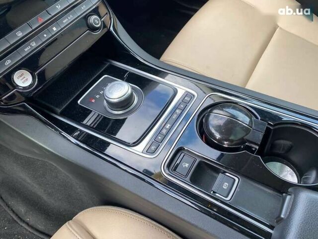 Ягуар XE, объемом двигателя 2 л и пробегом 79 тыс. км за 13500 $, фото 17 на Automoto.ua