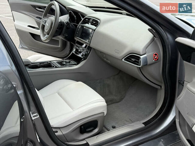 Ягуар XE, объемом двигателя 2 л и пробегом 260 тыс. км за 12900 $, фото 15 на Automoto.ua