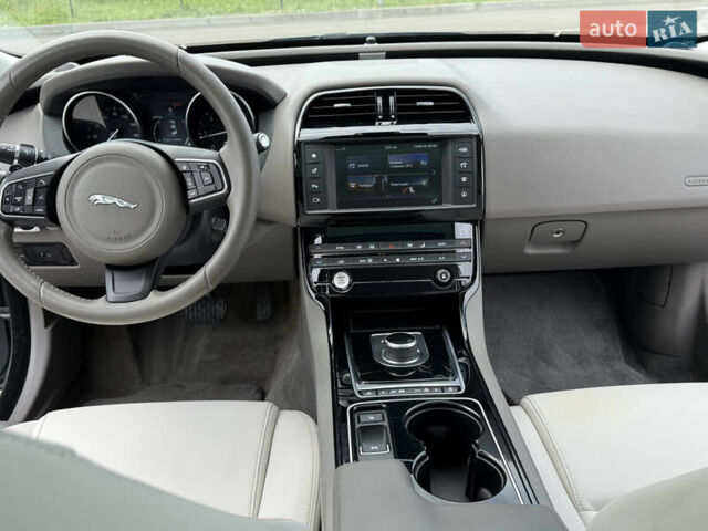 Ягуар XE, объемом двигателя 2 л и пробегом 260 тыс. км за 12900 $, фото 11 на Automoto.ua