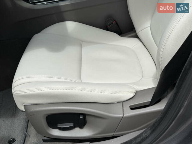 Ягуар XE, объемом двигателя 2 л и пробегом 260 тыс. км за 12900 $, фото 6 на Automoto.ua