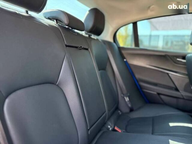 Ягуар XE, объемом двигателя 2 л и пробегом 137 тыс. км за 14900 $, фото 23 на Automoto.ua