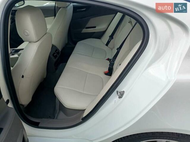 Ягуар XE, объемом двигателя 2 л и пробегом 89 тыс. км за 19600 $, фото 35 на Automoto.ua