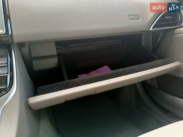 Ягуар XE, объемом двигателя 2 л и пробегом 89 тыс. км за 19600 $, фото 47 на Automoto.ua