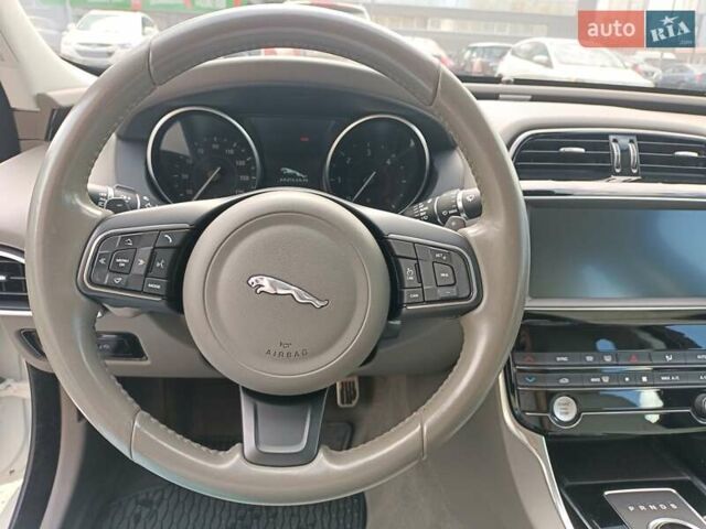 Ягуар XE, объемом двигателя 2 л и пробегом 89 тыс. км за 19600 $, фото 38 на Automoto.ua