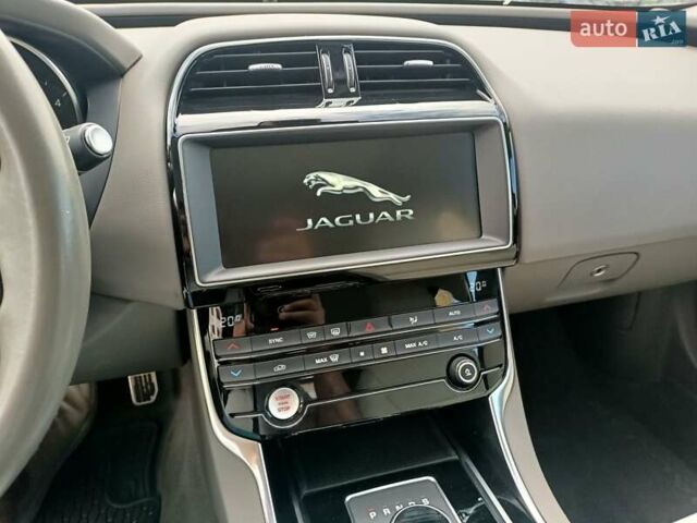 Ягуар XE, объемом двигателя 2 л и пробегом 89 тыс. км за 19600 $, фото 37 на Automoto.ua