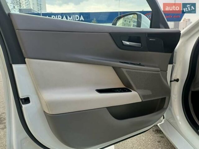 Ягуар XE, объемом двигателя 2 л и пробегом 89 тыс. км за 19600 $, фото 28 на Automoto.ua