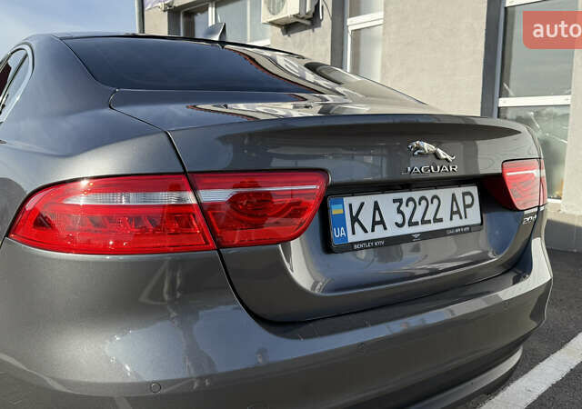 Сірий Ягуар XE, об'ємом двигуна 2 л та пробігом 121 тис. км за 15850 $, фото 22 на Automoto.ua