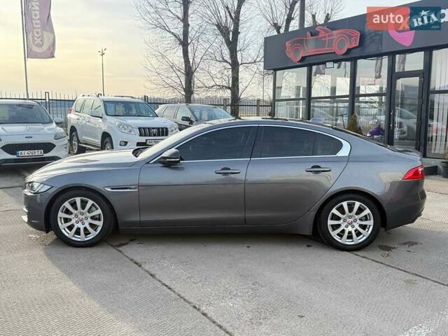 Серый Ягуар XE, объемом двигателя 2 л и пробегом 121 тыс. км за 16300 $, фото 7 на Automoto.ua