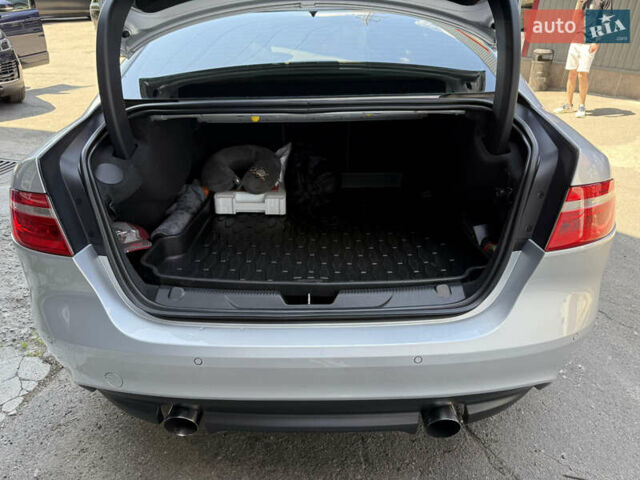 Сірий Ягуар XE, об'ємом двигуна 3 л та пробігом 82 тис. км за 20000 $, фото 28 на Automoto.ua