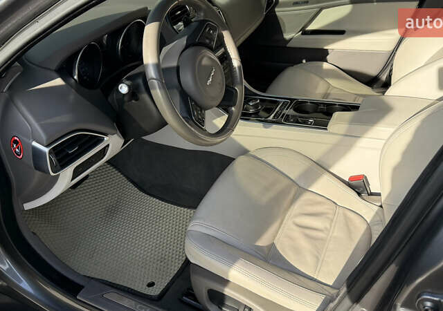 Сірий Ягуар XE, об'ємом двигуна 2 л та пробігом 121 тис. км за 15850 $, фото 28 на Automoto.ua