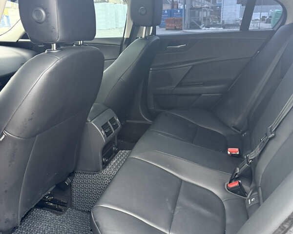 Серый Ягуар XE, объемом двигателя 2 л и пробегом 89 тыс. км за 13800 $, фото 14 на Automoto.ua