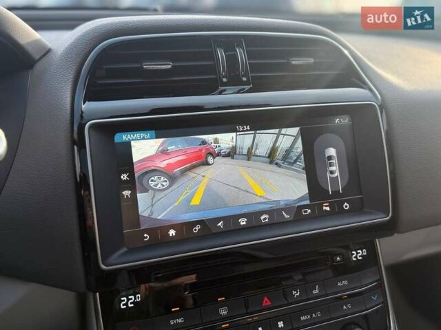 Серый Ягуар XE, объемом двигателя 2 л и пробегом 121 тыс. км за 16300 $, фото 13 на Automoto.ua