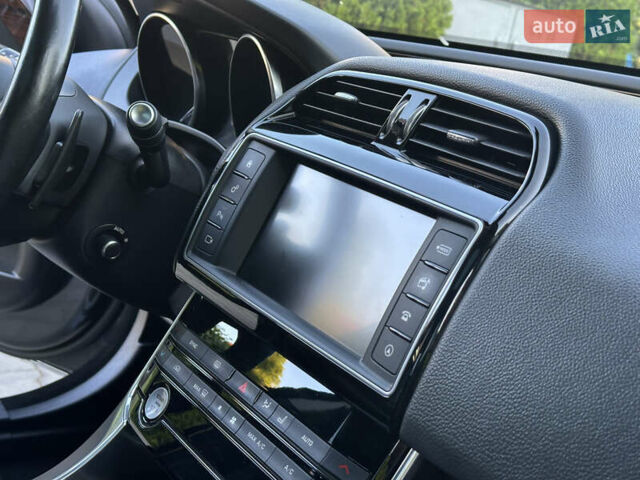 Серый Ягуар XE, объемом двигателя 3 л и пробегом 110 тыс. км за 15500 $, фото 64 на Automoto.ua