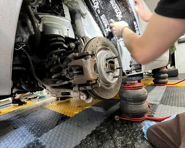 Сірий Ягуар XE, об'ємом двигуна 3 л та пробігом 82 тис. км за 20000 $, фото 96 на Automoto.ua