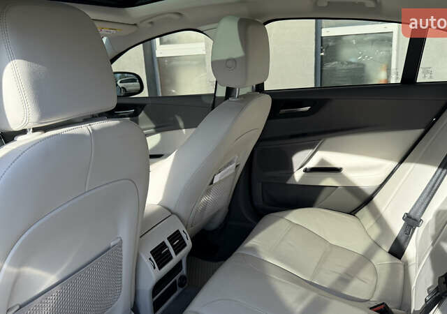 Сірий Ягуар XE, об'ємом двигуна 2 л та пробігом 121 тис. км за 15850 $, фото 7 на Automoto.ua