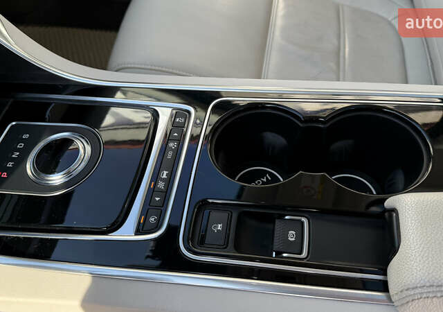 Сірий Ягуар XE, об'ємом двигуна 2 л та пробігом 121 тис. км за 15850 $, фото 17 на Automoto.ua