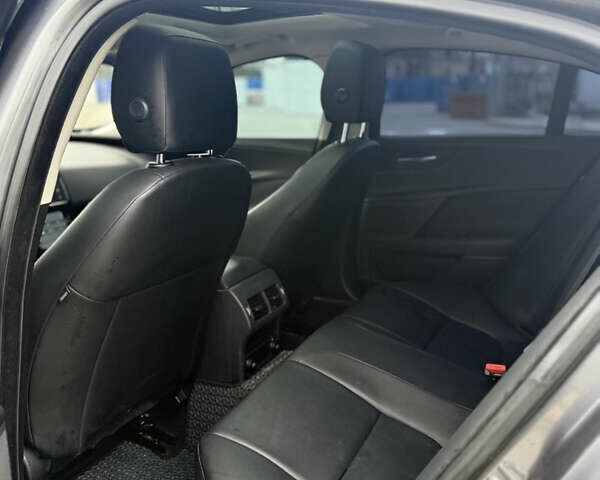 Серый Ягуар XE, объемом двигателя 2 л и пробегом 89 тыс. км за 13800 $, фото 13 на Automoto.ua