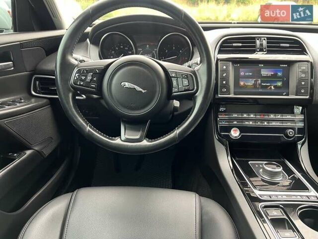 Серый Ягуар XE, объемом двигателя 2 л и пробегом 147 тыс. км за 13500 $, фото 8 на Automoto.ua
