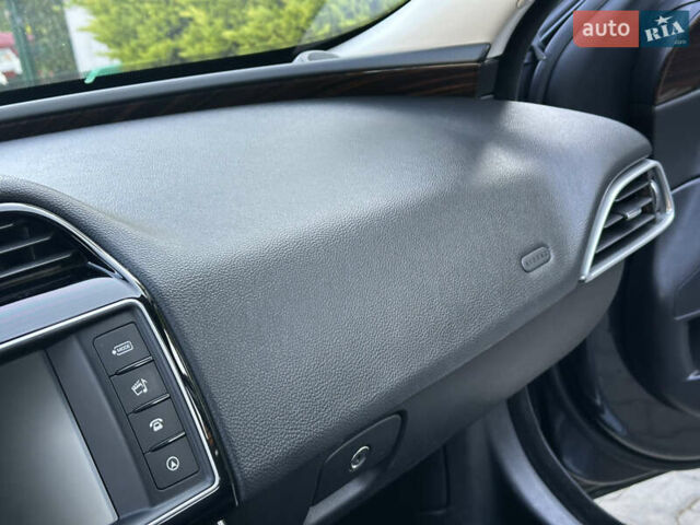 Серый Ягуар XE, объемом двигателя 3 л и пробегом 110 тыс. км за 15500 $, фото 56 на Automoto.ua