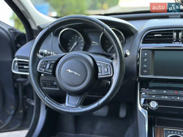Серый Ягуар XE, объемом двигателя 3 л и пробегом 110 тыс. км за 15500 $, фото 37 на Automoto.ua