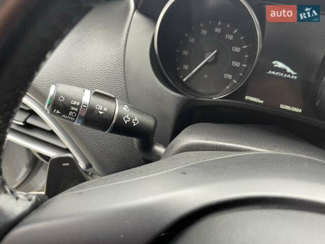 Серый Ягуар XE, объемом двигателя 2 л и пробегом 74 тыс. км за 15400 $, фото 25 на Automoto.ua