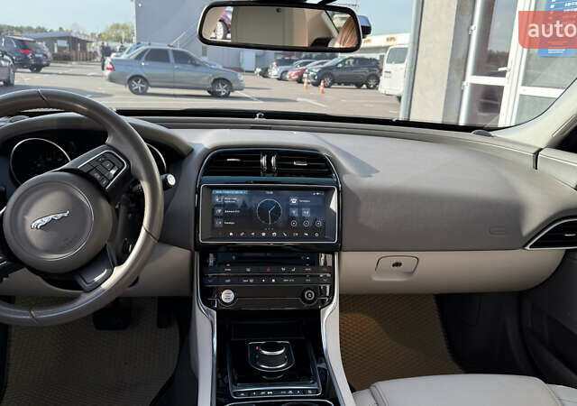 Сірий Ягуар XE, об'ємом двигуна 2 л та пробігом 121 тис. км за 15850 $, фото 12 на Automoto.ua