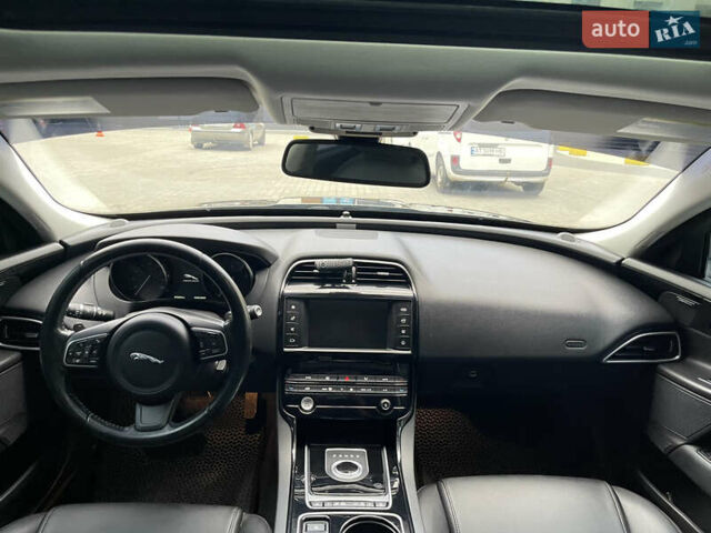 Серый Ягуар XE, объемом двигателя 2 л и пробегом 74 тыс. км за 15400 $, фото 28 на Automoto.ua