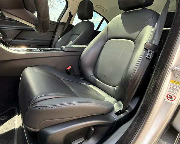 Сірий Ягуар XE, об'ємом двигуна 3 л та пробігом 82 тис. км за 20000 $, фото 57 на Automoto.ua