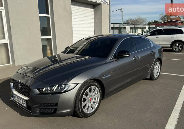 Сірий Ягуар XE, об'ємом двигуна 2 л та пробігом 121 тис. км за 15850 $, фото 1 на Automoto.ua