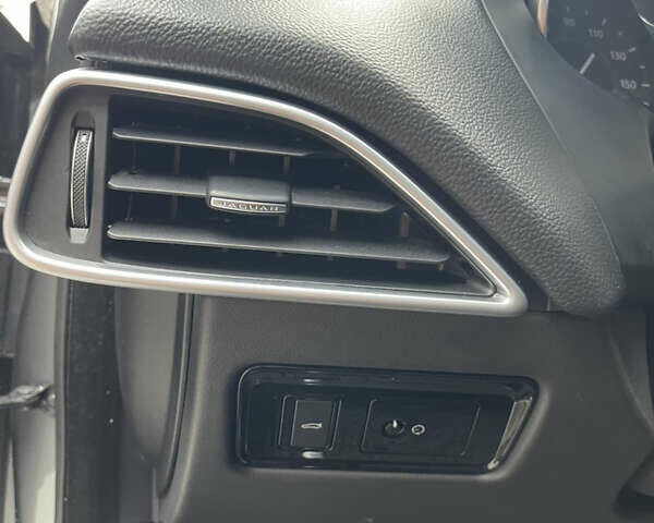 Серый Ягуар XE, объемом двигателя 2 л и пробегом 74 тыс. км за 15400 $, фото 32 на Automoto.ua
