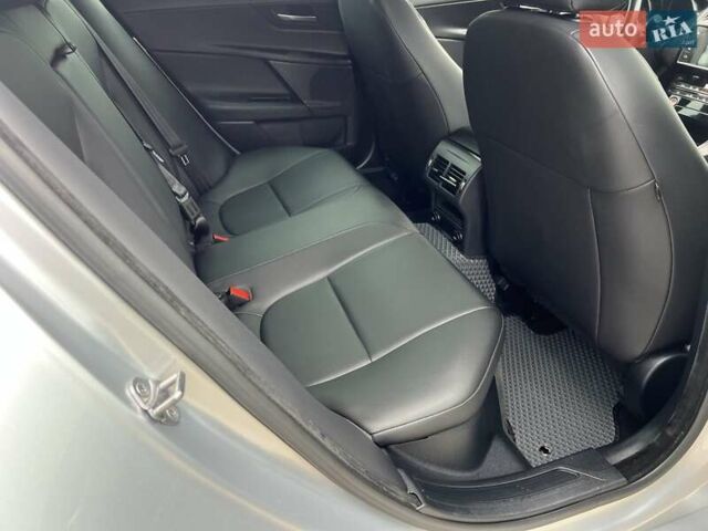 Серый Ягуар XE, объемом двигателя 2 л и пробегом 147 тыс. км за 13500 $, фото 26 на Automoto.ua