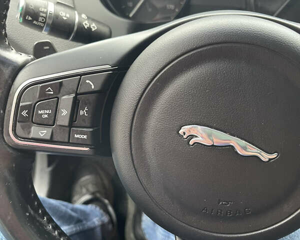 Серый Ягуар XE, объемом двигателя 2 л и пробегом 74 тыс. км за 15400 $, фото 24 на Automoto.ua