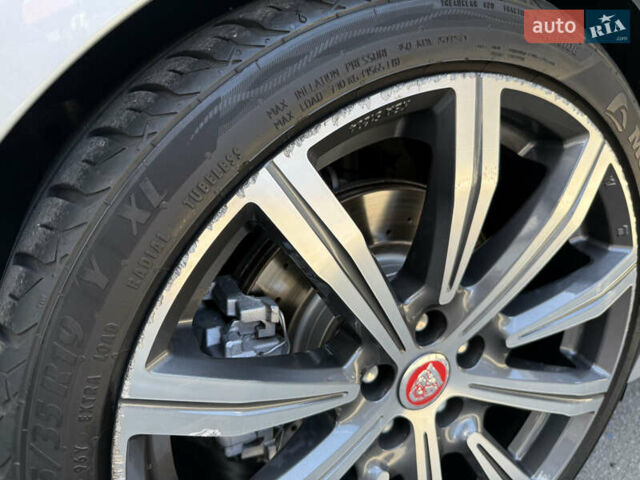 Сірий Ягуар XE, об'ємом двигуна 3 л та пробігом 82 тис. км за 20000 $, фото 97 на Automoto.ua