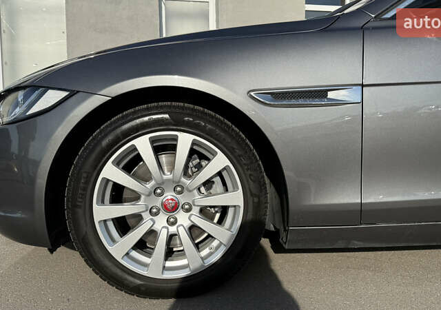 Сірий Ягуар XE, об'ємом двигуна 2 л та пробігом 121 тис. км за 15850 $, фото 24 на Automoto.ua