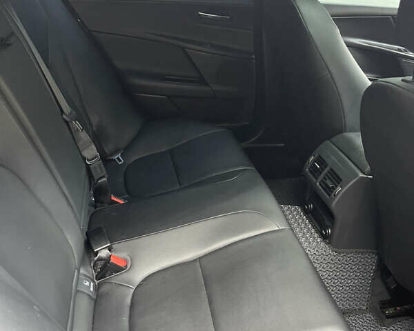 Серый Ягуар XE, объемом двигателя 2 л и пробегом 74 тыс. км за 15400 $, фото 12 на Automoto.ua