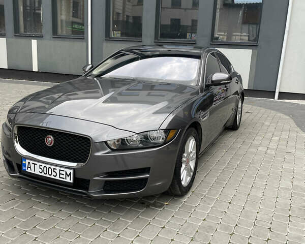 Серый Ягуар XE, объемом двигателя 2 л и пробегом 74 тыс. км за 15400 $, фото 2 на Automoto.ua