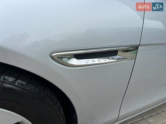 Серый Ягуар XE, объемом двигателя 2 л и пробегом 147 тыс. км за 13500 $, фото 42 на Automoto.ua